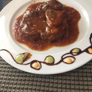 Ossobuco de Res con Linguini a la Crema