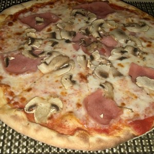 Pizza Hongos y Jamon Serrano
