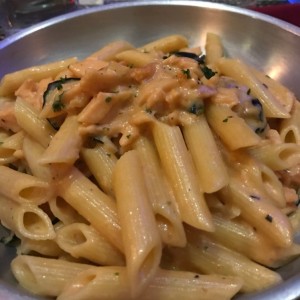 Penne con Salmon y Zuchinni