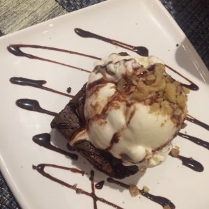 Postre - Brownie con helado