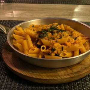 Penne con Salmon y Zuchinni
