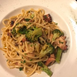 Linguini con pulpo y brocoli