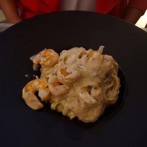 Fetuccini Strega con Camarones.