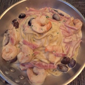 Linguini al Alfredo con camarones 