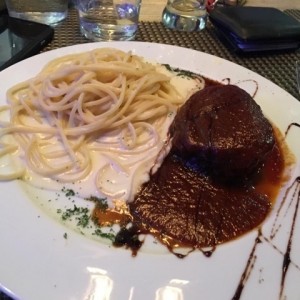 Ossobuco de Res con Linguini a la Crema