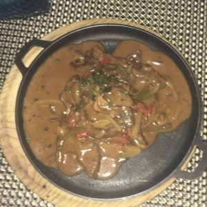 Strogonoff de Res con pasta a la crema