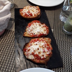 Antipasti - Bruschetta Strega