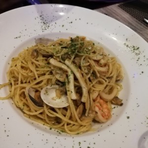 Pasta al oleo y mariscos
