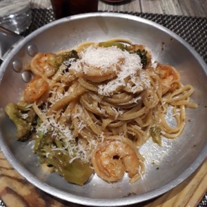 pasta con camarones y brocoli