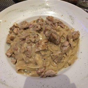 Fetuccine, Penne y/o Espaguetti  A la Crema, Aurora