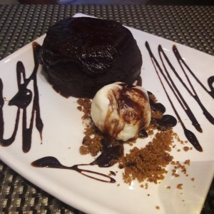 Fondant de chocolate con helado de vainilla