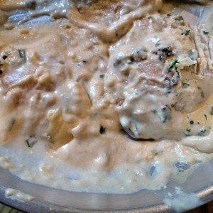 Ravioli de Salmon Ahumado y Queso Ricotta, a la Crema de Cebollina