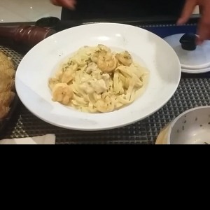 Fettuccine a la Strega con camarones