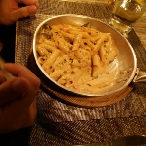 Penne con Salmon y Zuchinni