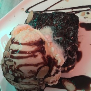 brownie con helado
