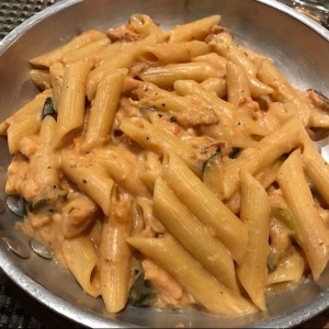 Penne con Salmon y Zuchinni