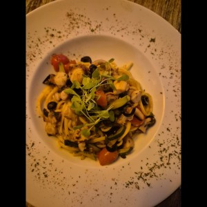 Linguini Pulpo y Zucchini
