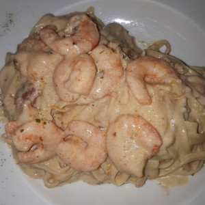 Fetuccine Stregga con Camarones