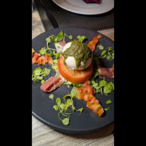 Carpaccio di Manzo con Burrata Trufada