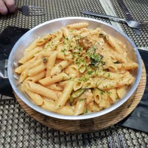 Penne con Salmon y Zuchinni