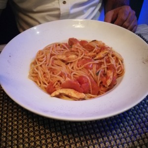 Pastas en salsa napolitana con pollo