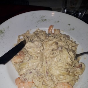 fetuchini strega con camarones