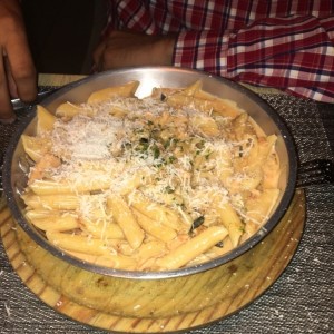 Penne con Salmon y Zuchinni