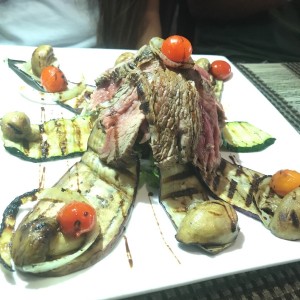Ensalada Tagliata de Roast Beff con Vegetales Rostizados