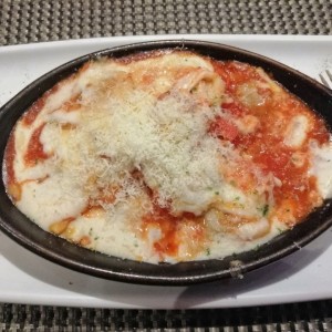 Ravioli de Carne Salteado Al Fileto Di Pomodoro