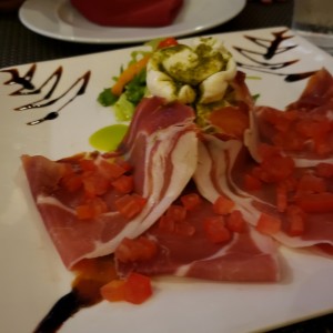 Jamon serrano con burrata