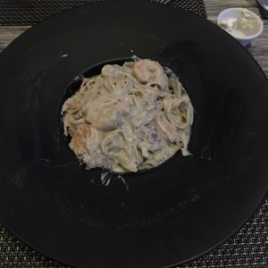 fetuccini strega con camarones
