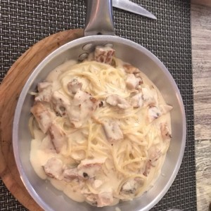 spaguetti con slsa a 4 quesos