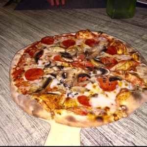 Pizzas - Pepperoni Americano y hongos.