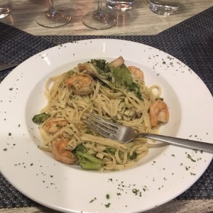 camarones y brocoli