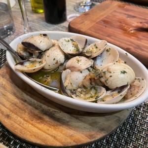 Almejas al Ajillo