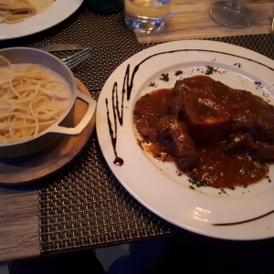 Ozobuco con linguini en salsa crema