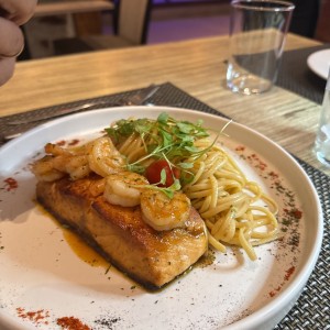 Pescados - Salmón con Camarones
