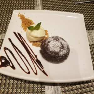 Fondant de chocolate con helado de vainilla