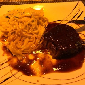 Extracotto con linguinni a la crema