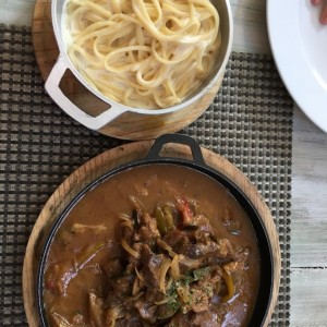 Strogonoff de Res con pasta a la crema