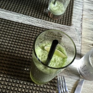 Limonada con hierba buena