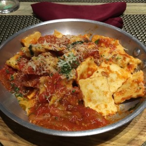 Ravioli de Carne Salteado Al Fileto Di Pomodoro