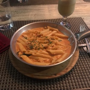 Penne con Salmon y Zuchinni