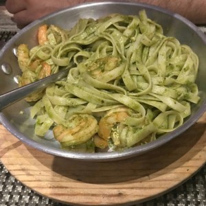 pesto con camarones
