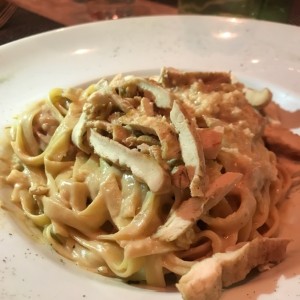 Fettuccine a la Strega con pollo extra