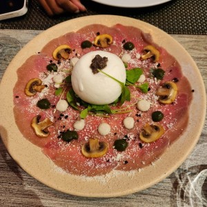 Carpaccio di Manzo con Burrata Trufada