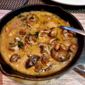 hongos al ajillo