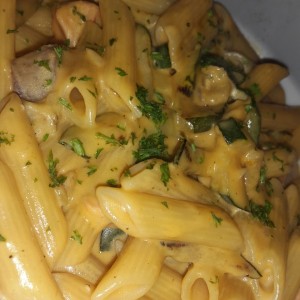 Penne con Salmon con zuchinni
