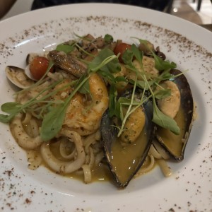 Linguinni Frutti Di Mare
