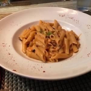 penne con salmon y suchini